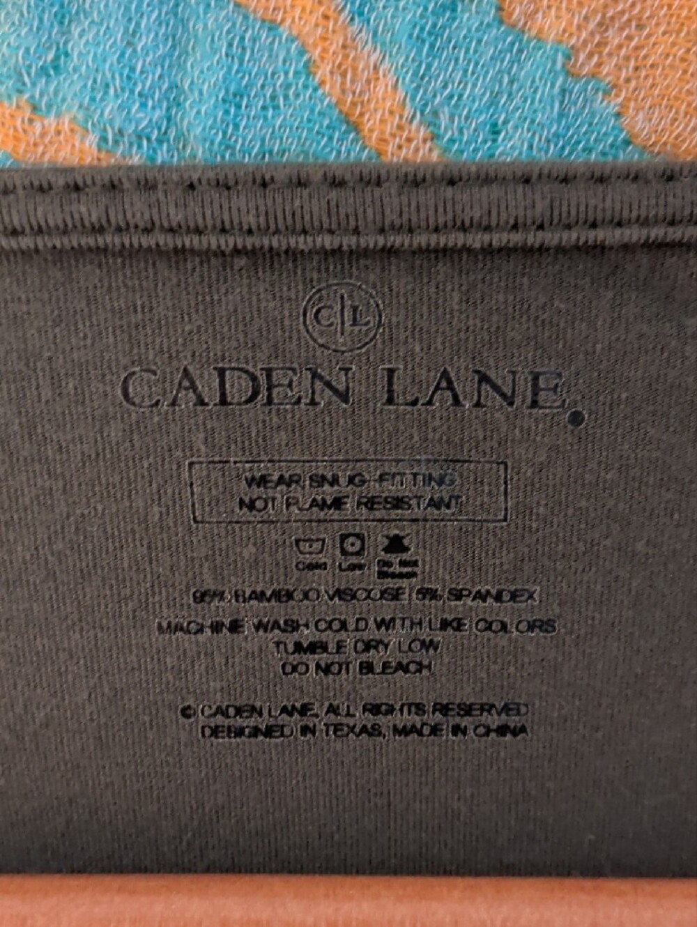 Caden Lane Maternity Robe In Olive - Picture 4 of 6